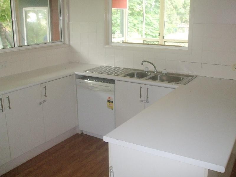 4  Thomas Place, Emerald QLD 4720