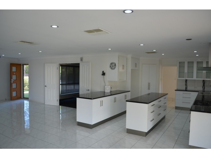 16 Akubra Drive, Emerald QLD 4720