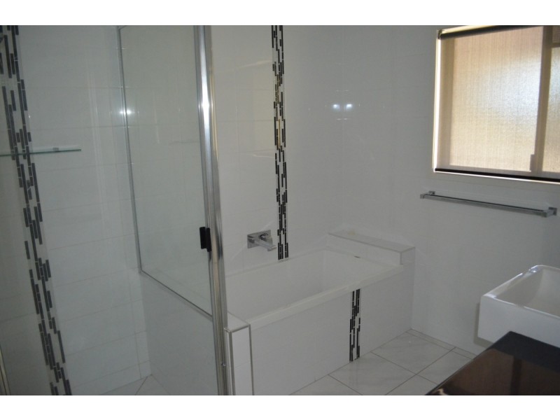 16 Akubra Drive, Emerald QLD 4720