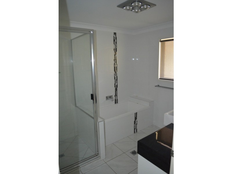 16 Akubra Drive, Emerald QLD 4720