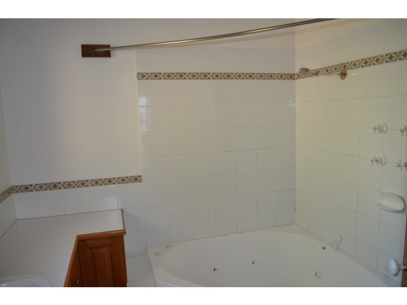 23 Akubra Drive, Emerald QLD 4720