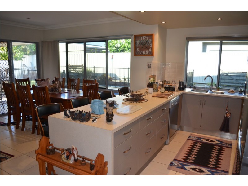 15 Saville Street, Emerald QLD 4720