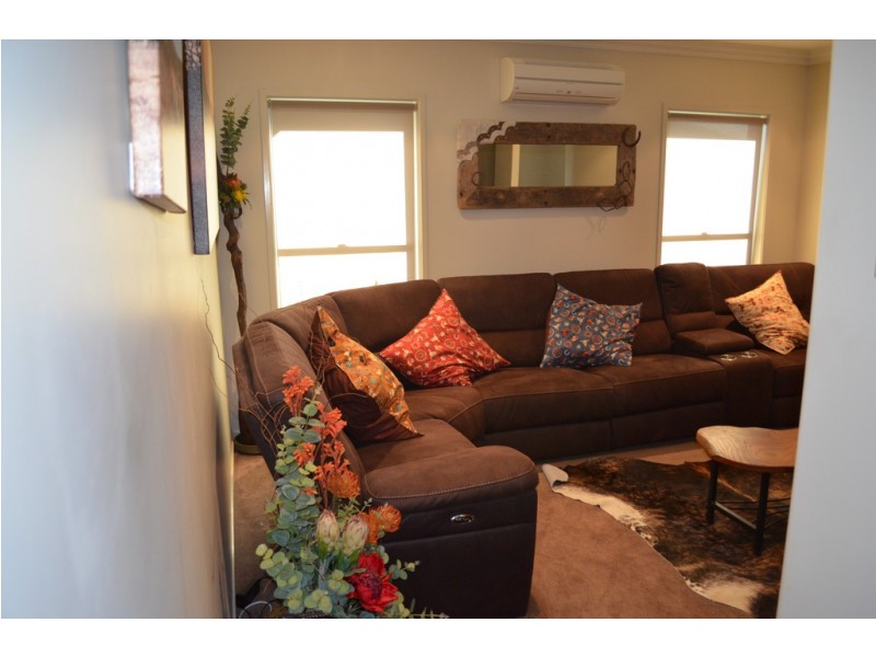 15 Saville Street, Emerald QLD 4720