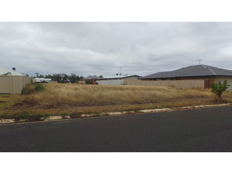 72 Canterbury Road, Emerald QLD 4720