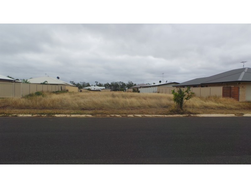 72 Canterbury Road, Emerald QLD 4720