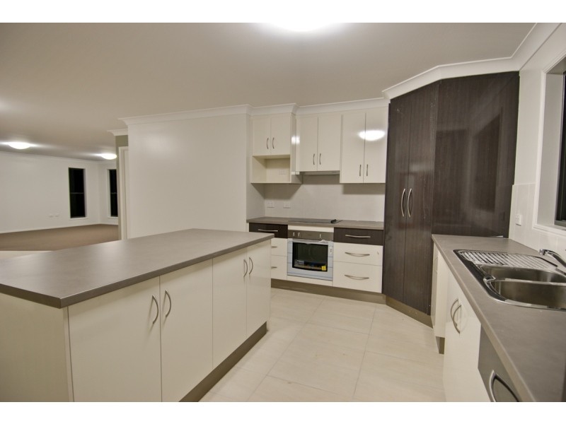 12 Bluegums Drive, Emerald QLD 4720