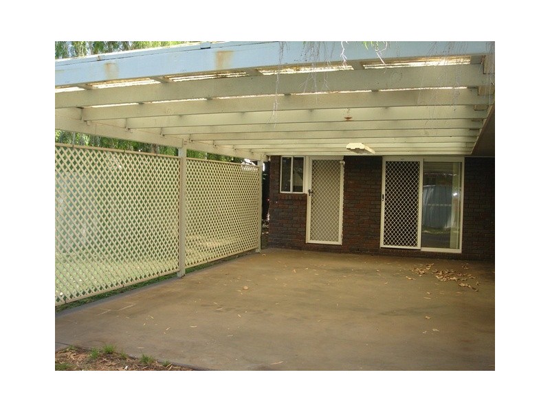 8 Crystal Court, Emerald QLD 4720