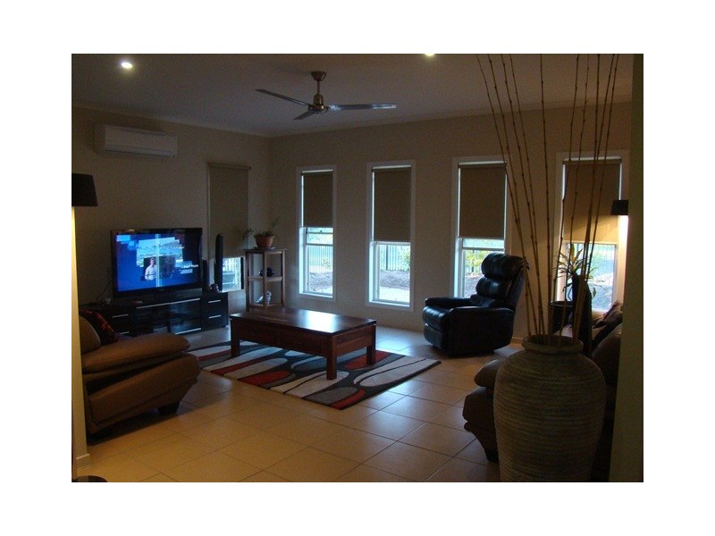 99 Gray Street, Emerald QLD 4720