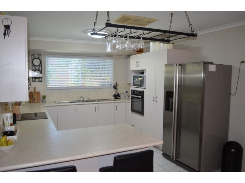 76 Park Avenue, Emerald QLD 4720