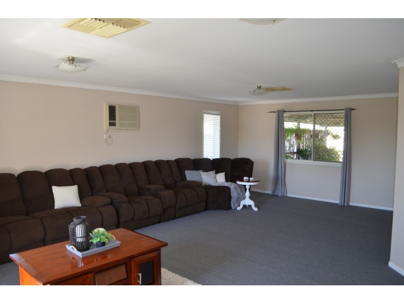 76 Park Avenue, Emerald QLD 4720