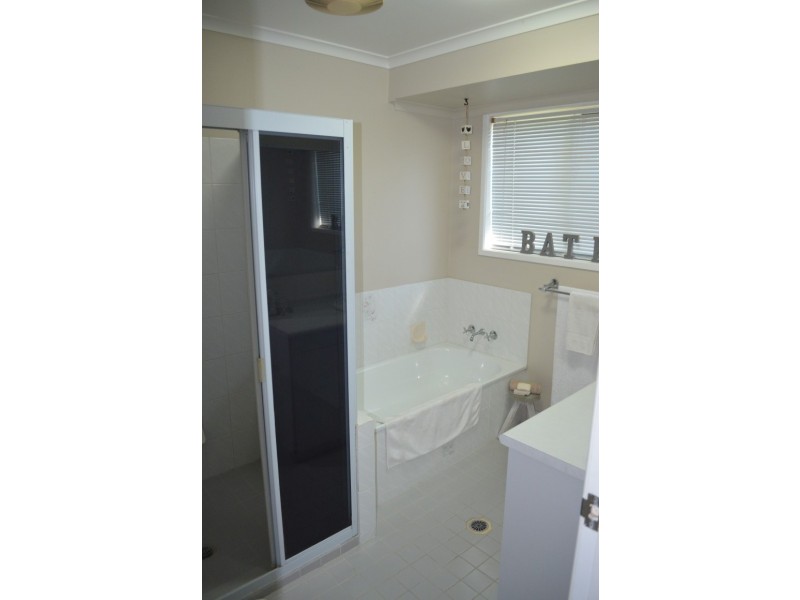 76 Park Avenue, Emerald QLD 4720