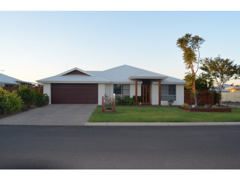 54 Canterbury Road, Emerald QLD 4720