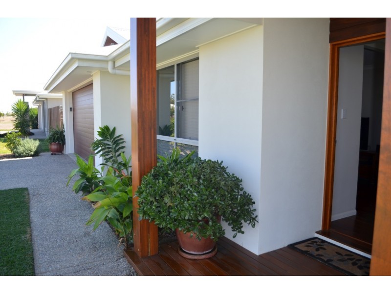 54 Canterbury Road, Emerald QLD 4720