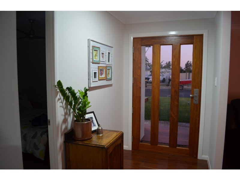 54 Canterbury Road, Emerald QLD 4720