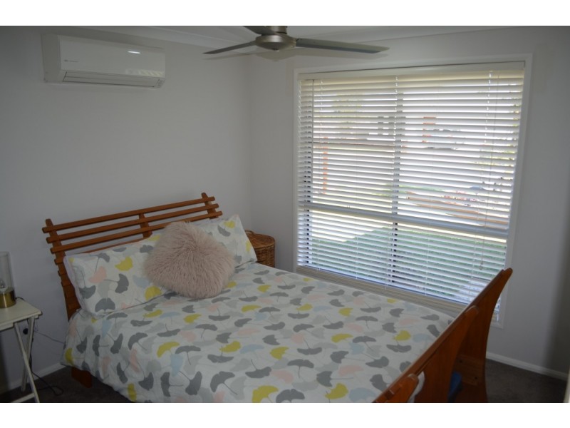 54 Canterbury Road, Emerald QLD 4720
