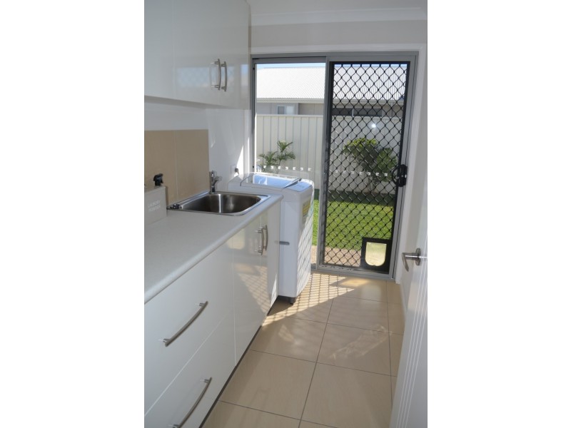 54 Canterbury Road, Emerald QLD 4720