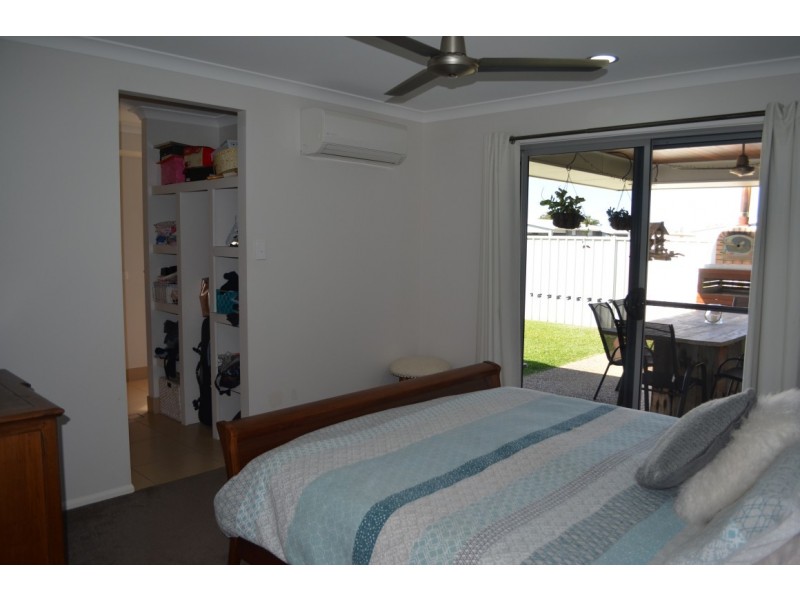 54 Canterbury Road, Emerald QLD 4720