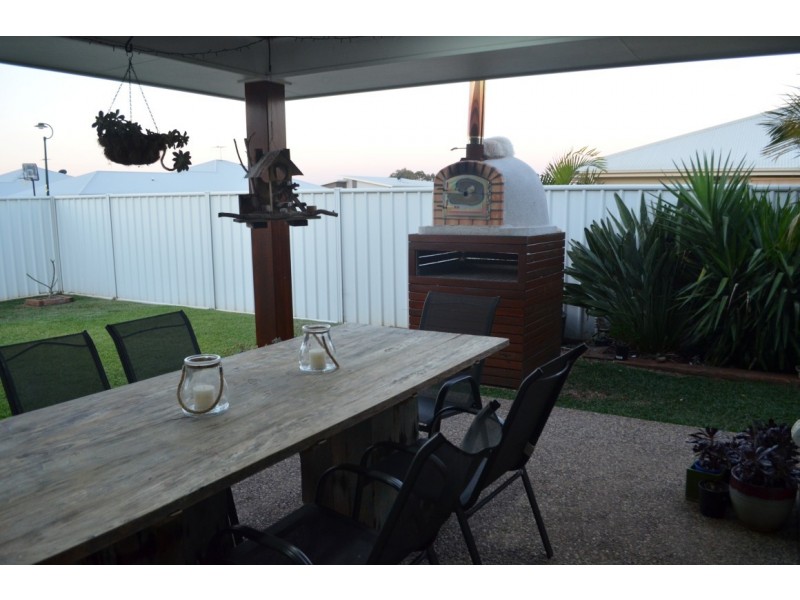 54 Canterbury Road, Emerald QLD 4720