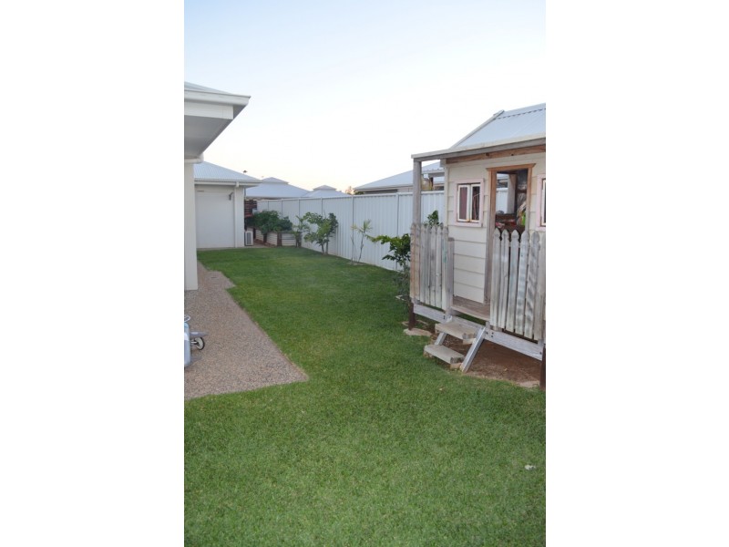 54 Canterbury Road, Emerald QLD 4720