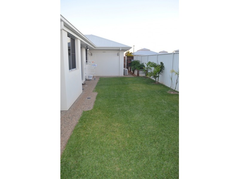 54 Canterbury Road, Emerald QLD 4720