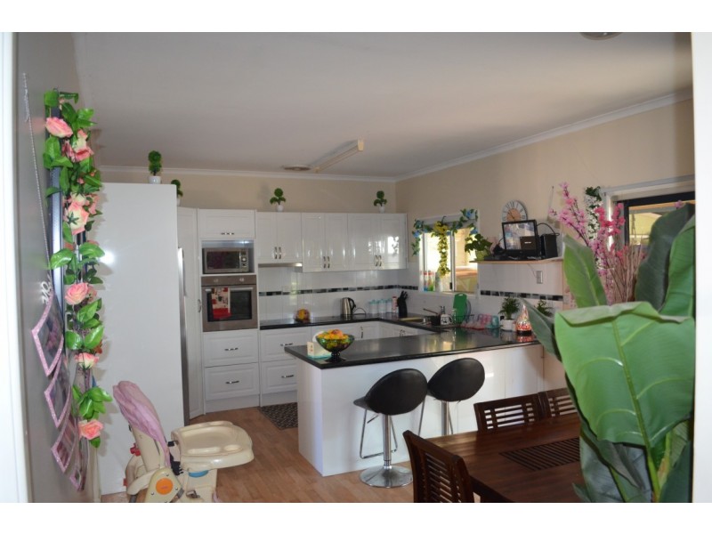 16 Garnet Street, Emerald QLD 4720