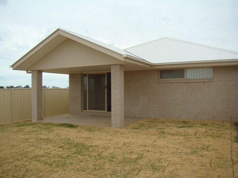 11 Rivergum Street, Emerald QLD 4720