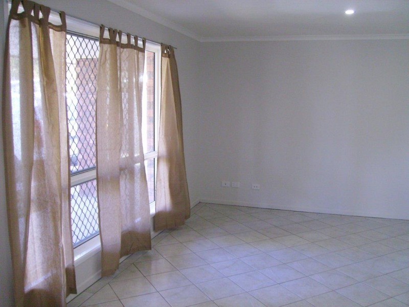 42 Dawn Crescent, Emerald QLD 4720