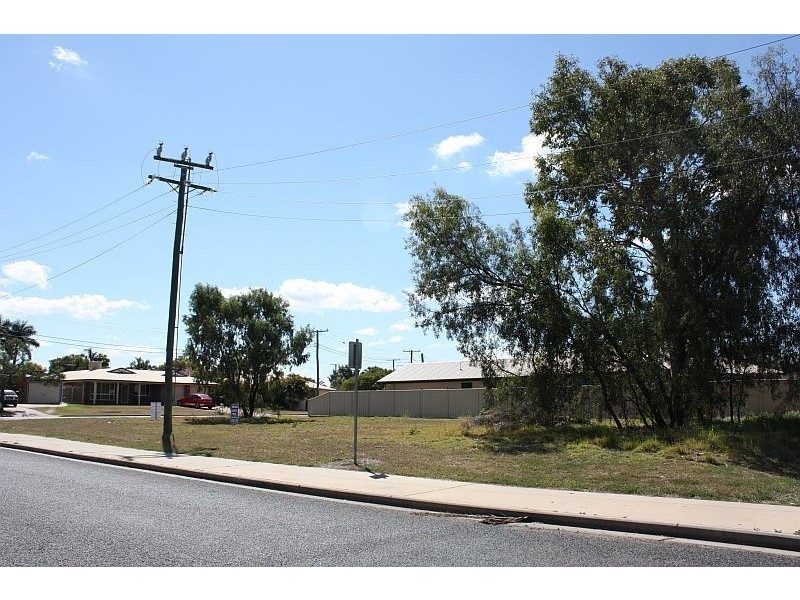26 Crinum Crescent, Emerald QLD 4720