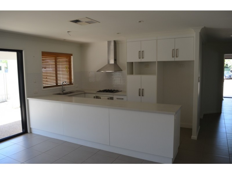 14 Barton Street, Emerald QLD 4720