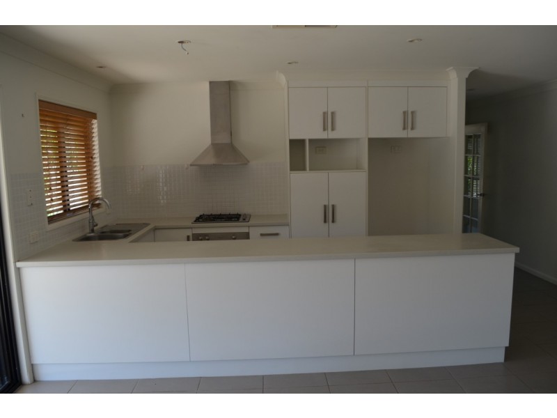 14 Barton Street, Emerald QLD 4720