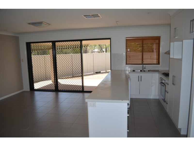 14 Barton Street, Emerald QLD 4720