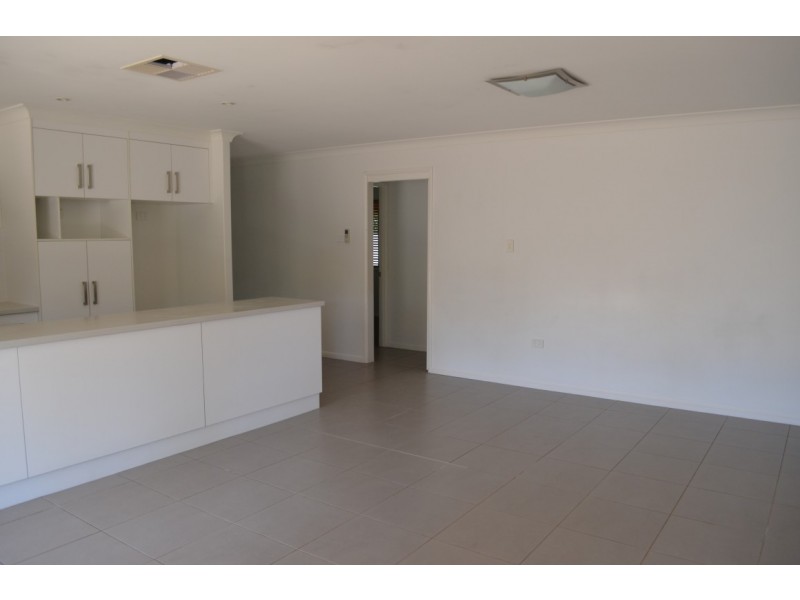 14 Barton Street, Emerald QLD 4720