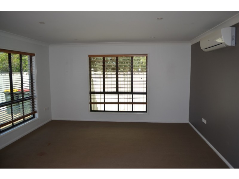 14 Barton Street, Emerald QLD 4720