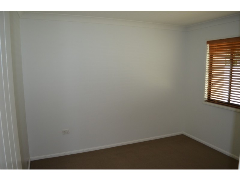 14 Barton Street, Emerald QLD 4720