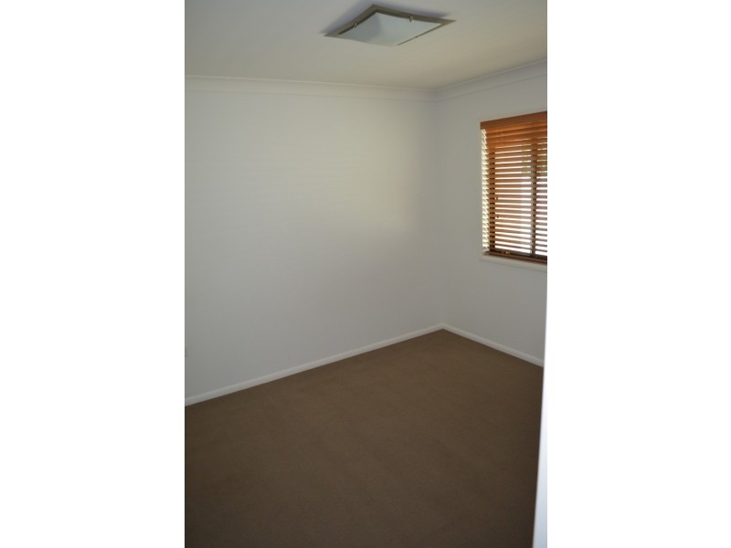 14 Barton Street, Emerald QLD 4720