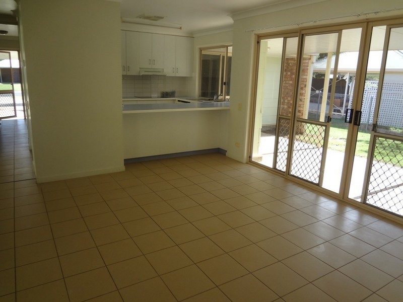 10 Vanessa Place, Emerald QLD 4720