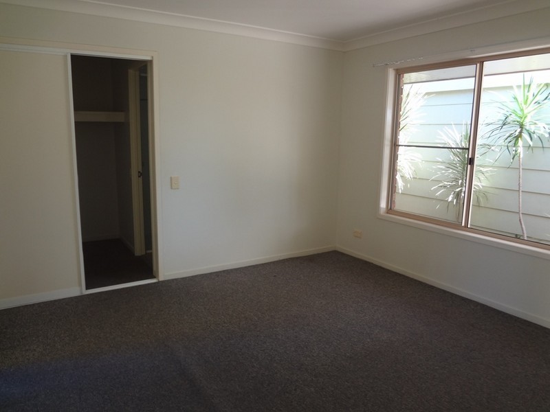 10 Vanessa Place, Emerald QLD 4720