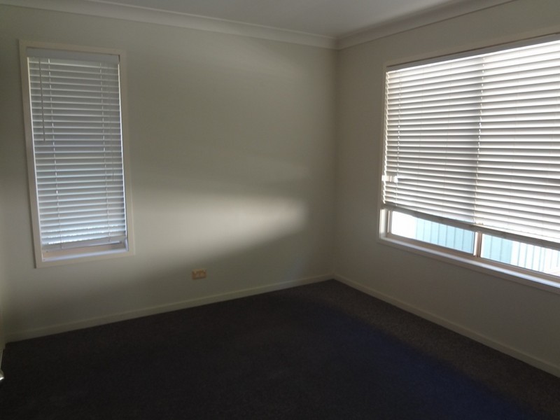 10 Vanessa Place, Emerald QLD 4720