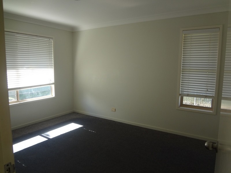 10 Vanessa Place, Emerald QLD 4720