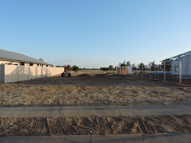 73 Canterbury Road, Emerald QLD 4720