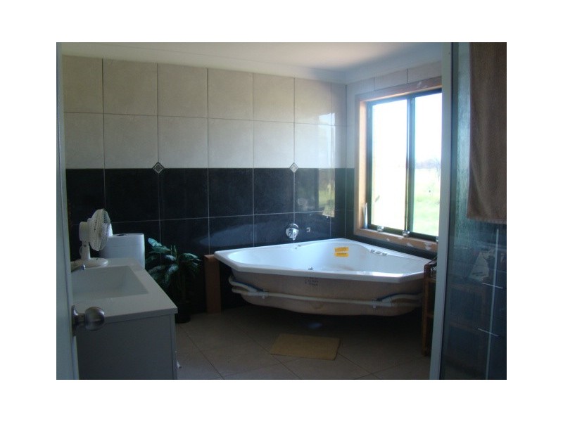 140  Glengallon Road, Emerald QLD 4720