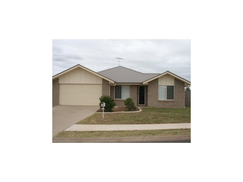 69 Lakeside Drive, Emerald QLD 4720