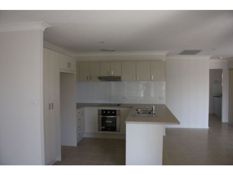 69 Lakeside Drive, Emerald QLD 4720