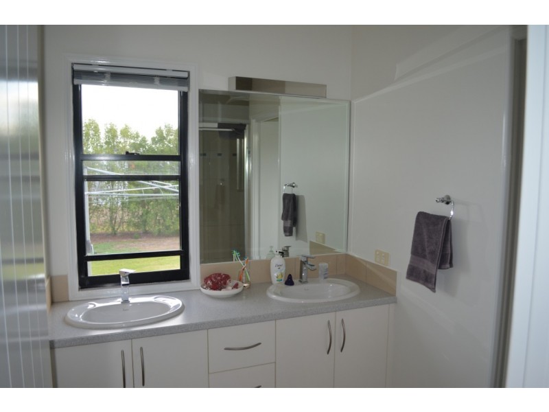 44 Edgewood Drive, Emerald QLD 4720