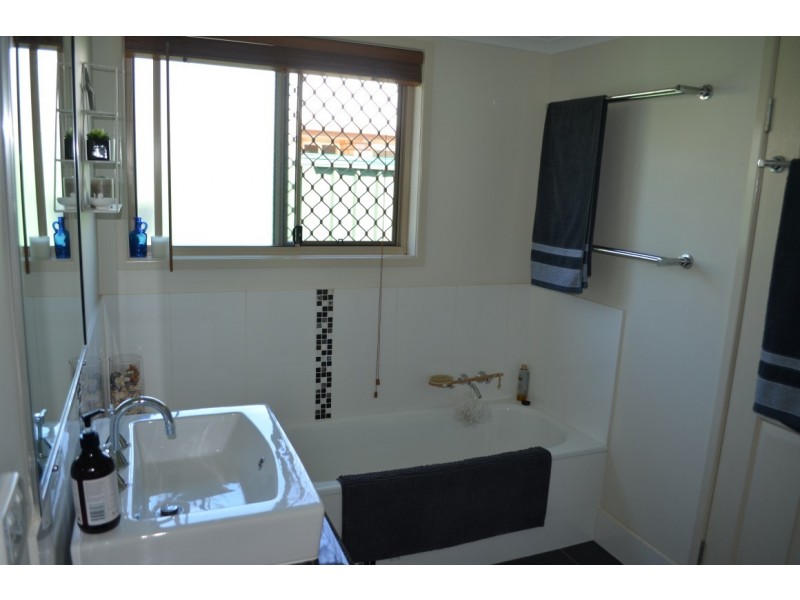 2 Gray Street, Emerald QLD 4720
