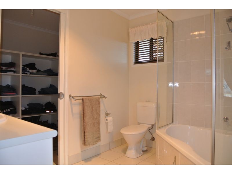 20 Edgewood Drive, Emerald QLD 4720