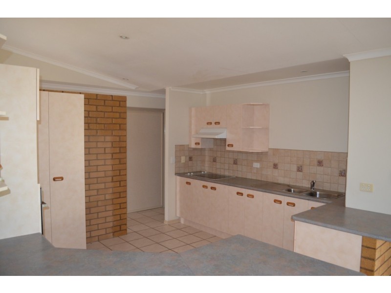 3 Buchholz Place, Emerald QLD 4720