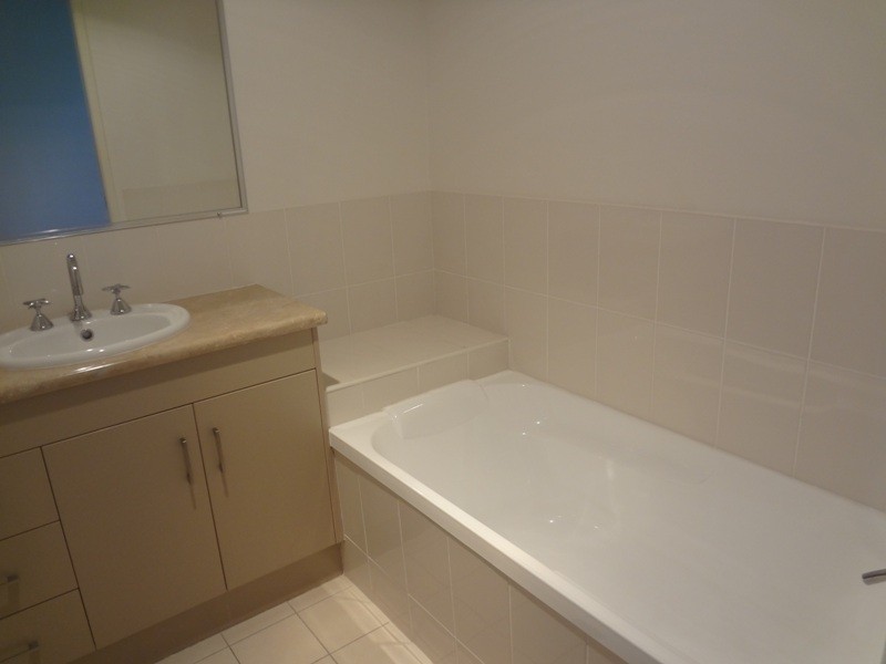 2/2 Guy Street, Emerald QLD 4720