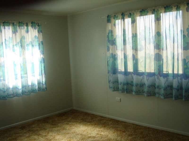 33 Esmond Street, Emerald QLD 4720