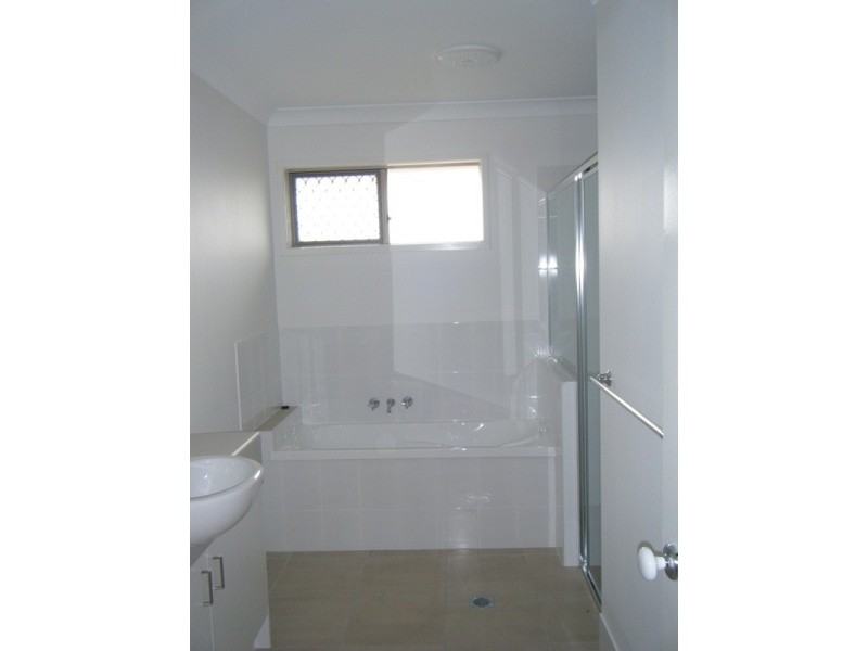 18 Lakeside Drive, Emerald QLD 4720